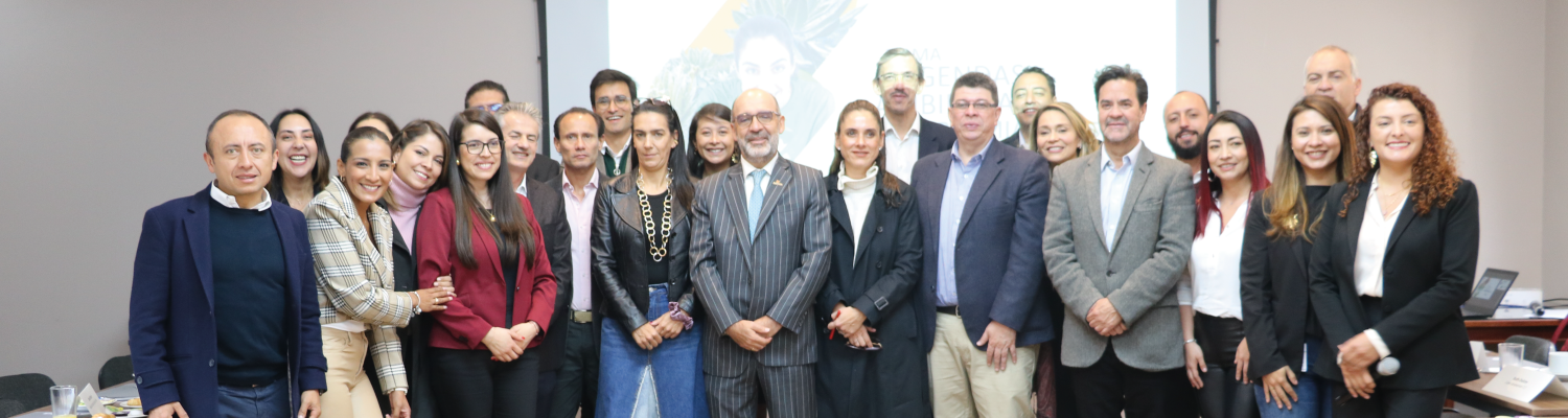 Banner del director de La ANLA y su equipo de trabajo para la firma de la agenda ambiental 2023-2026